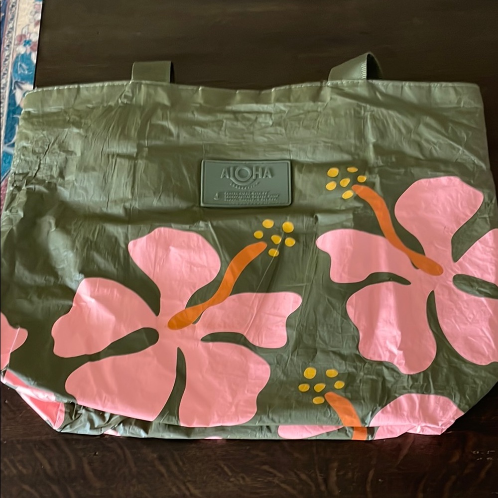 Aloha collection tote with zipper!
